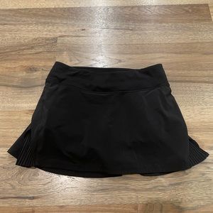 Size 4 LuluLemon Skirt. NWOT